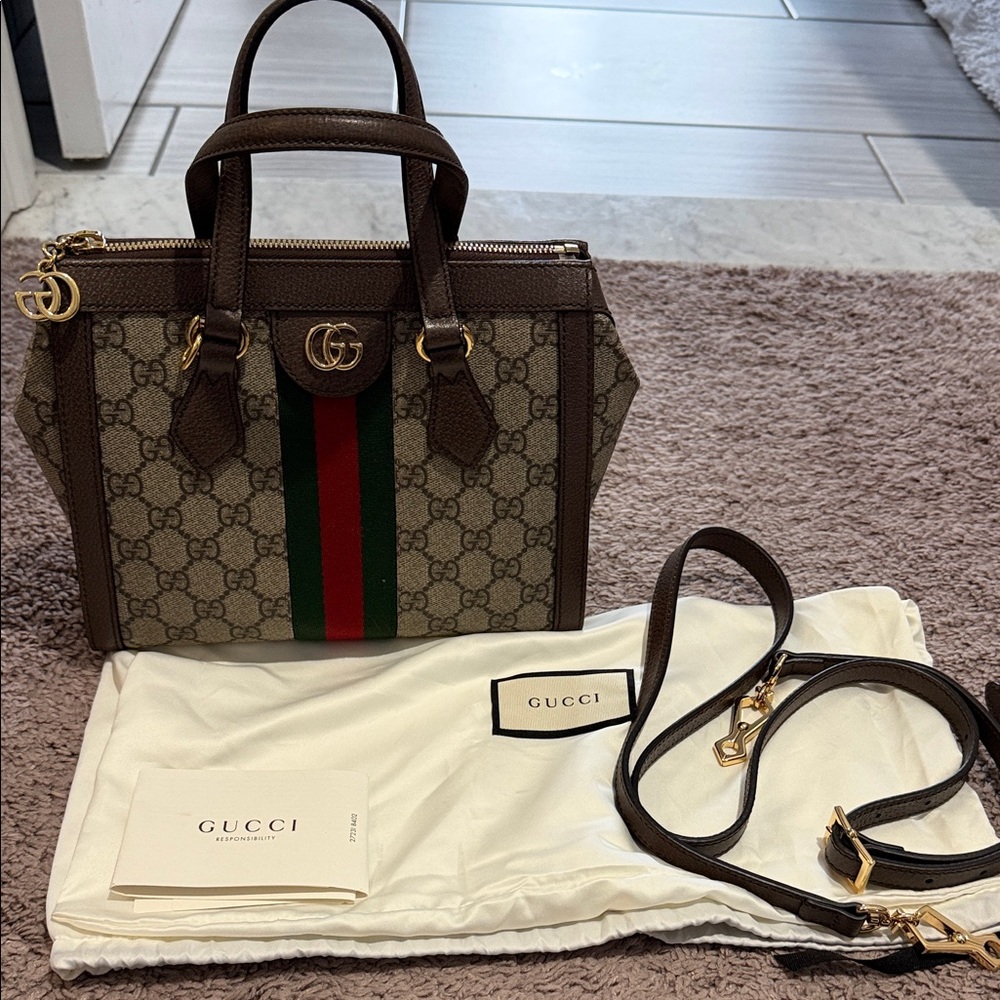 Gucci Beige and Brown Satchel with Green and Red Stripe

No longer available New - Picture 11 of 11